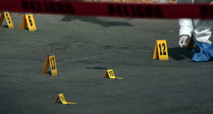 Se investiga el homicidio de un hombre mientras salía de un bar.