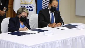Este convenio de colaboración fue firmado por María Eugenia López Arias, Magistrada Presidente de la Corte Suprema de Justicia, y Javier Carrizo Esquivel, Gerente General de Banco Nacional de Panamá.