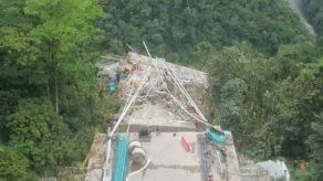 Al menos siete obreros mueren en Colombia al caer puente en obra
