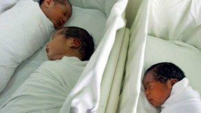 Obstetra peruana recibe récord Guinness por 65 años de profesión