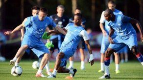 Francia quiere romper su maldición del debut