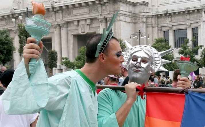 Miles celebran Día del Orgullo Gay