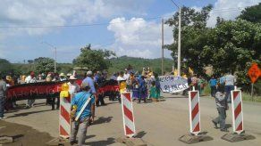 Indígenas vuelven a cerrar la Interamericana en rechazo de hidroeléctrica