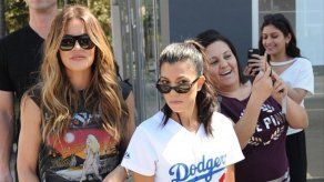 Kourtney y Khloé Kardashian disfrutan juntas de su soltería