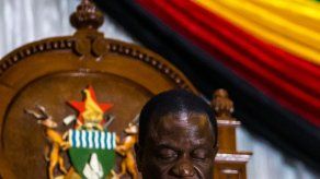 Zimbabue mantiene la esperanza de que su nuevo presidente cumpla sus promesas