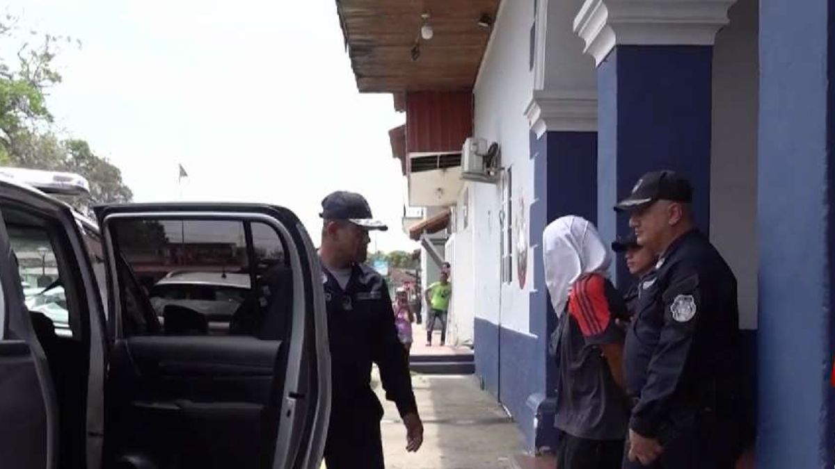 Confirman que hombre conocido de la familia se llevó a niña reportada desaparecida en Los Santos. Confirman que hombre conocido de la familia se llevó a niña reportada desaparecida en Los Santos.