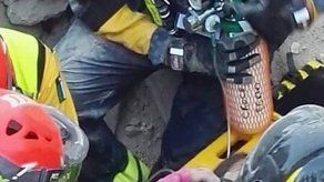 Niña fallece pero salva a su hermana con un abrazo en Italia