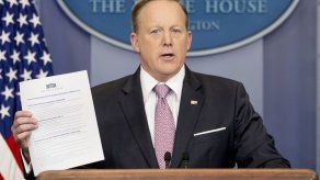 Spicer: Trump ignoraba que Flynn debía registrarse