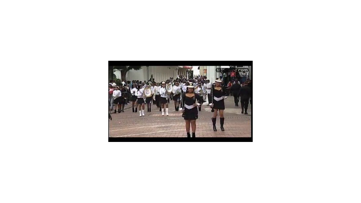 Con mucho lujo se celebró el Día de la Bandera