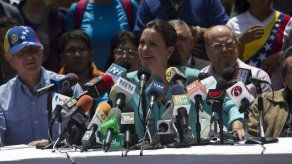 Opositora Machado tilda de farsa el diálogo en Venezuela