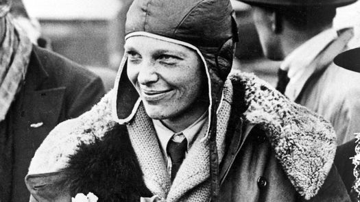 El vendedor fue Anthony Twiggs, de 67 años, quien trató durante años de demostrar que el casco de cuero que heredó de su madre realmente era de Earhart.