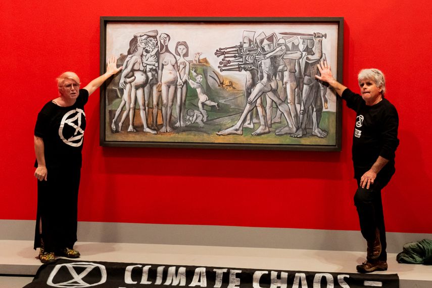 El arte de Picasso y la moda de Chanel dialogan en una exposición en el Museo Thyssen de Madrid
