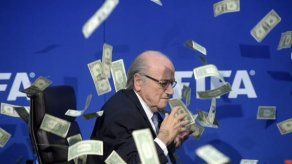 Blatter vendió derechos de TV muy por debajo del precio de mercado