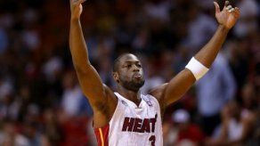 Wade es suspendido por un partido y Howard multado con 35.000 dólares