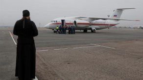Trasladan más restos de víctimas del avión ruso a San Petersburgo