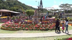 Reportan buena asistencia de personas a la Feria de Las Flores y El Café