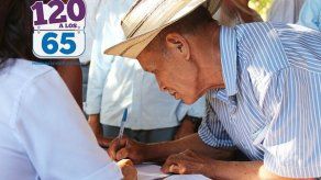 Solo panameños o nacionalizados pueden acceder al 120 a los 65 Solo panameños o nacionalizados pueden acceder al 120 a los 65