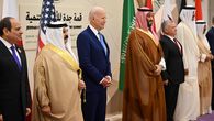 El presidente de Egipto, Abdel Fattah al-Sisi; el rey de Bahréin, Hamad bin Isa bin Salman al-Khalifa; el presidente estadounidense Joe Biden; el príncipe heredero saudí Mohammed bin Salman; el rey Abdullah II de Jordania; el Emir Jeque Tamim bin Hamad al-Thani de Qatar; y el príncipe heredero de Kuwait Meshal al-Ahmad al-Jaber al-Sabah. El presidente de Egipto, Abdel Fattah al-Sisi; el rey de Bahréin, Hamad bin Isa bin Salman al-Khalifa; el presidente estadounidense Joe Biden; el príncipe heredero saudí Mohammed bin Salman; el rey Abdullah II de Jordania; el Emir Jeque Tamim bin Hamad al-Thani de Qatar; y el príncipe heredero de Kuwait Meshal al-Ahmad al-Jaber al-Sabah.