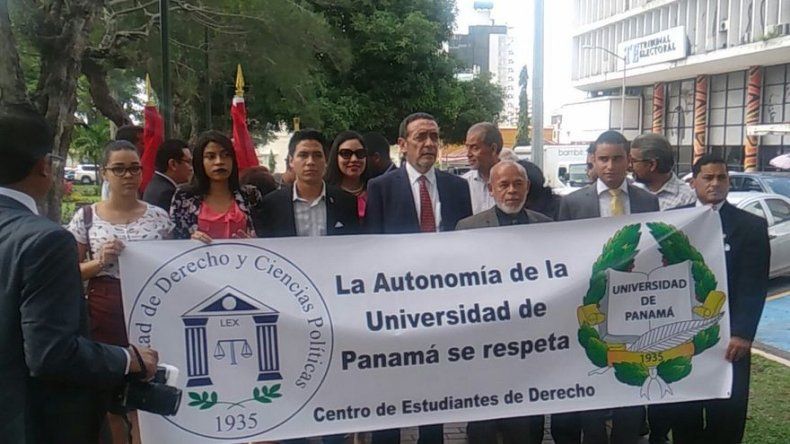 Autoridades de la Universidad de Panamá presentan querella contra la Policía Nacional