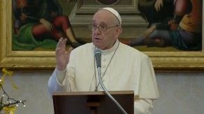 Isabel II y el papa dan ejemplo con las vacunas contra covid-19 Isabel II y el papa dan ejemplo con las vacunas contra covid-19