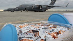 Primer avión militar de EEUU con ayuda para Venezuela aterriza en Cúcuta