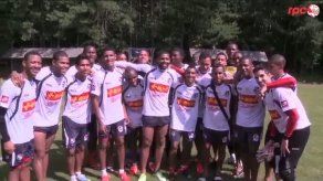 La sele le desea feliz cumpleaños y le canta Patria a Rubén Blades