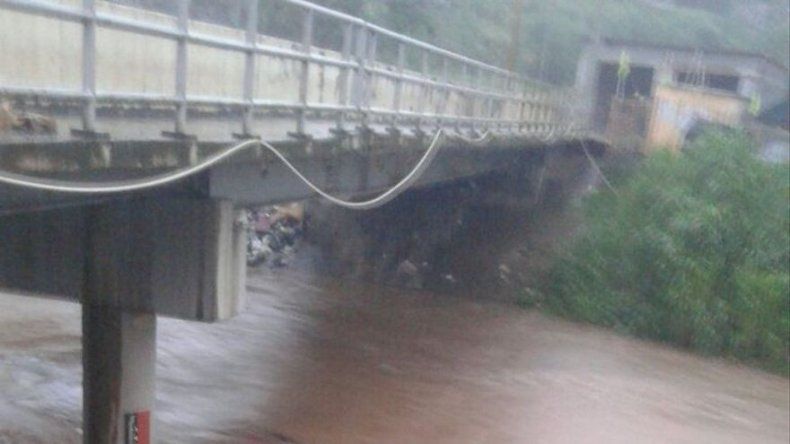 FTC rescata cinco personas durante las lluvias, seis casas inundadas
