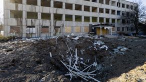 Yana Pristupa, subdirectora de la escuela, se rio de las afirmaciones de concentración de tropas.