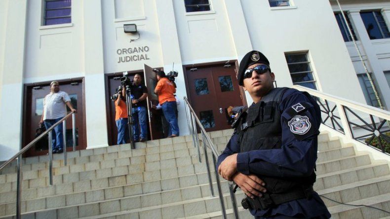 Inicia audiencia para definir orden de detención de Martinelli por pinchazos