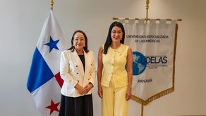 Rectora de UDELAS Nicolasa Terreros y Ministra de Ecuador Gilda Alcívar.