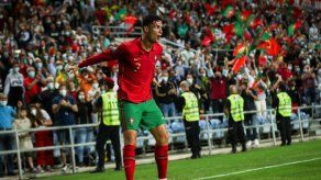 Qatar 2022: Con triplete de Cristiano Portugal golea a Luxemburgo, pero Serbia no falla