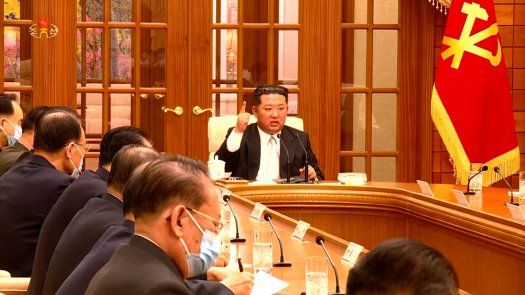 Corea del Norte reconoce primer brote de covid-19 y decreta confinamiento nacional