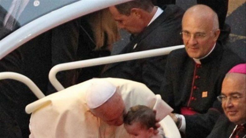 Entre protestas y ovaciones el Papa llega a Brasil