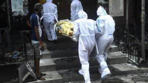En India la pandemia provoca más de 2.000 muertos diarios, siendo en el segundo país más poblado del mundo.