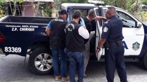 Capturan a tres sujetos en Chiriquí tras persecución policial por presunto robo y estafa Capturan a tres sujetos en Chiriquí tras persecución policial por presunto robo y estafa