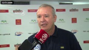 El colombiano Óscar Upegui no dirigirá más al CD Universitario