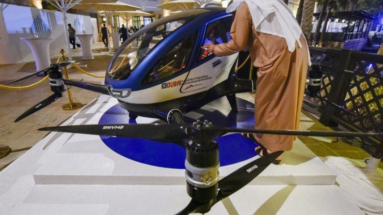 Dubái prueba un taxi-dron chino