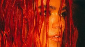 Karol G mostrando su lado más sexy en Gatúbela.