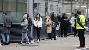 Los pacientes en unidades de cuidados intensivos en la capital británica son un 7,4 % más que hace una semana.