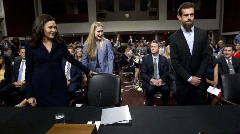 Directivos de Facebook y Twitter hablan en el Senado de EEUU