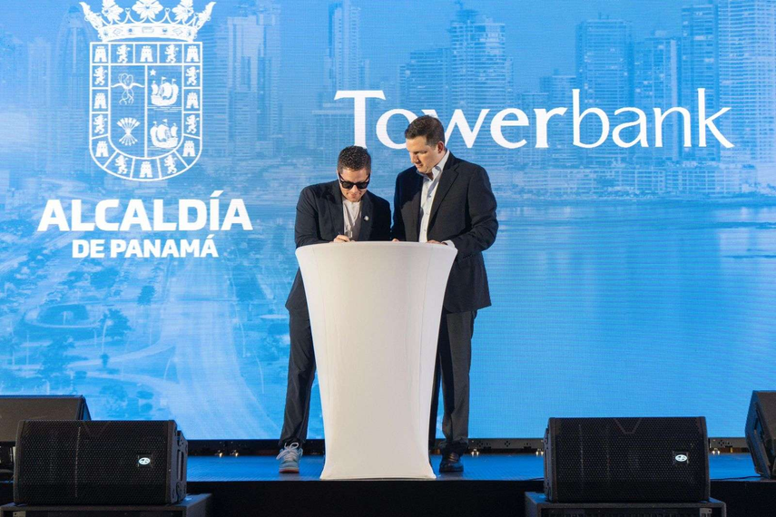 Alcalde Mayer Mizrachi firma convenio con Towerbank para habilitar el uso de las criptomonedas como método de pago de tributos municipales.