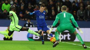 Leicester cierra mitad de temporada empatado en la cima