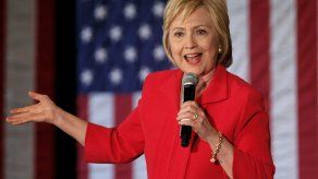 Clinton ya se considera candidata y pide unidad demócrata contra Trump