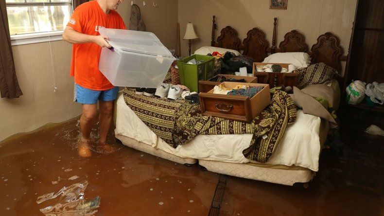 Ascienden a 13 las muertes por las inundaciones en el sur de EEUU