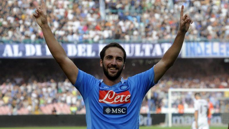 El Napoli vence al Torino con doblete del argentino Higuaín