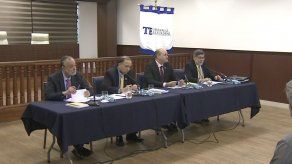 Precandidatos presidenciales por la libre postulación se reúnen con magistrados del TE