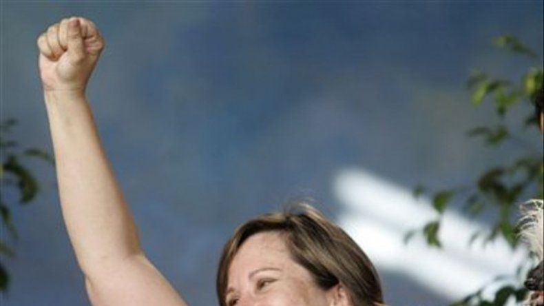 Perro de tres patas, un ojo y sin pelo gana concurso