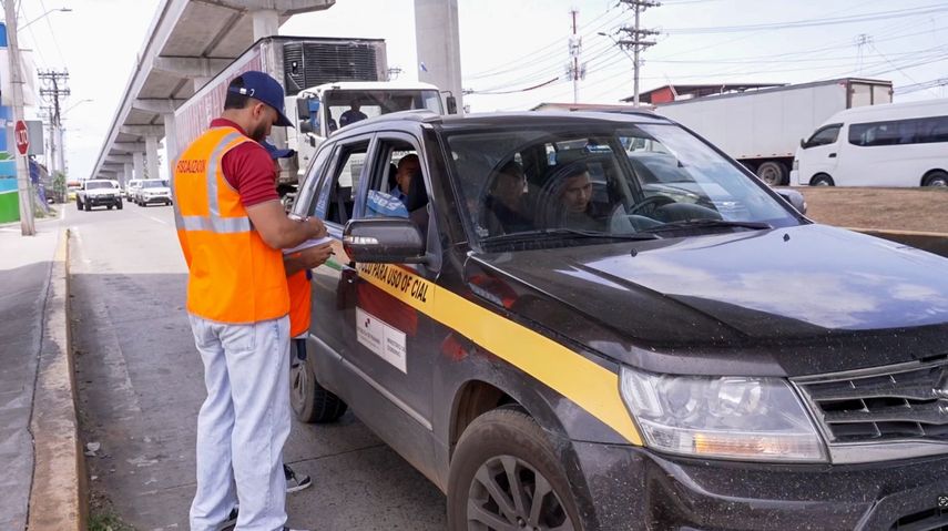 Contraloría realiza labores de control y verificación en la 24 de Diciembre.