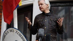 Renuncia de Assange al asilo no tuvo efecto porque solo Ecuador puede retirarlo