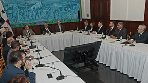 El presidente José Raúl Mulino se reúne con la bancada de Cambio Democrático.